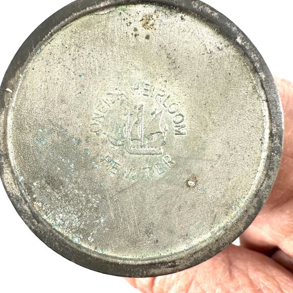 Vintage Oneida Heirloom Pewter Salt & Pepper Shakers 5" Tall - Picture 7 of 8